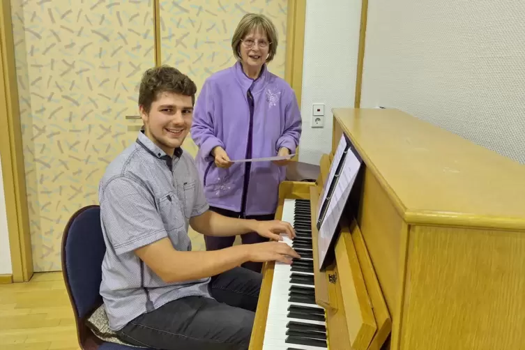 Musik hat im Leben von Maximilian Decker schon immer eine Rolle gespielt. Seit September leitet der 20-Jährige den protestantisc