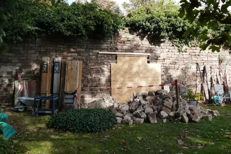  Das Loch in der Stadtmauer am Hirschgraben sei nötig, um das dahinterliegende Grundstück zu erschließen. Auf diesem soll ein Ei