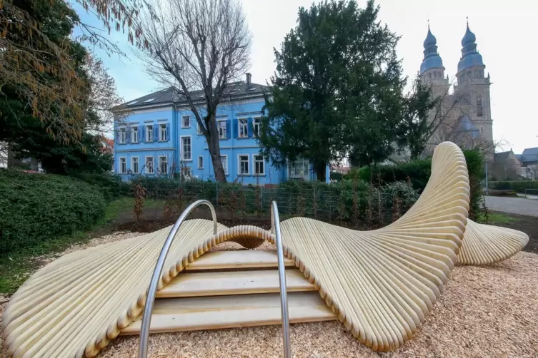 Der Mühlturmpark mit der Anfang vorigen Jahres aufgestellten Skulptur.