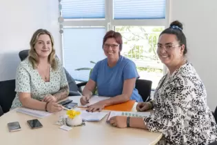 Das Team hinter dem Team: Veronique Diehl, Melanie Kolbe und Mona Töllers (von links) koordinieren die Integrationshilfe.