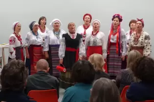 Eindrücke der lebensfrohen ukrainischen Kultur vermittelte der Frauenchor Kalyna, der die Feier musikalisch gestaltete.