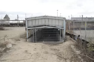 Scheidet als Verbindung aus: der stillgelegte Posttunnel.