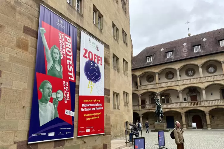 In der Ausstellung dürfen Besucher auch selbst Parolen durch ein Megaphon rufen. 