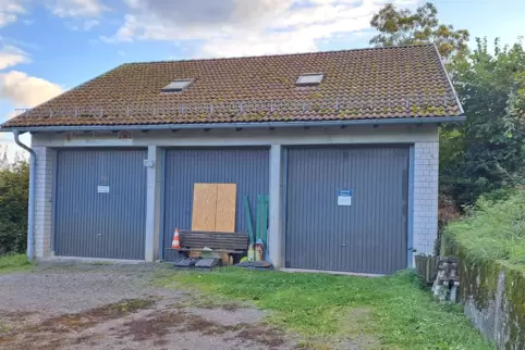 Das Feuerwehrgerätehaus in Blaubach soll in der Ortsmitte neu gebaut werden. Die Gemeinde wünscht sich dabei einen Anbau als Dor