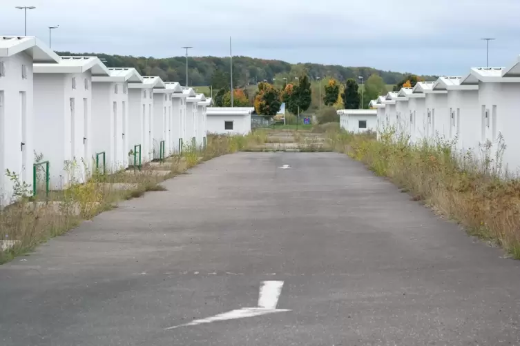 Der Bund zahlt dem Flugplatz jeden Monat fast 16.000 Euro Miete für den Parkplatz, auf dem die Betonhäuschen stehen. 