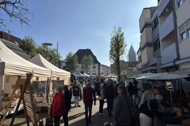 Die Marktstände in der Innenstadt bieten am Sonntag die perfekte Gelegenheit für einen Sonntagsbummel. 