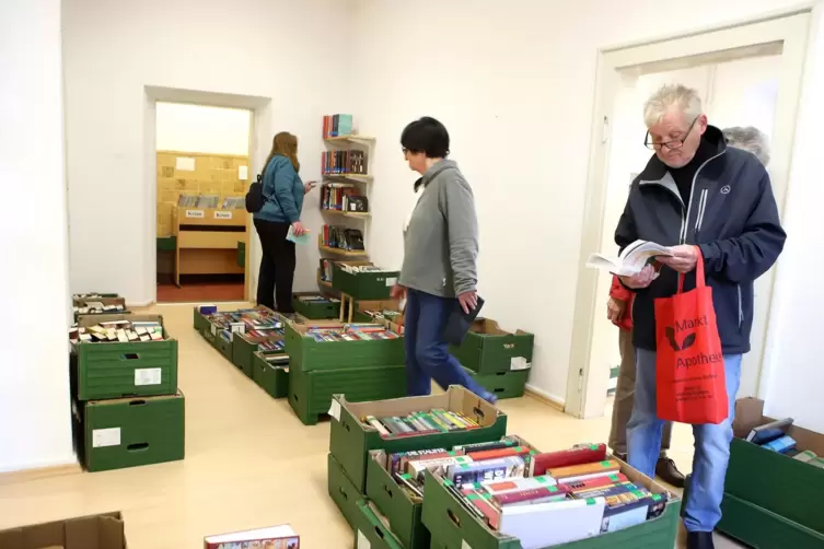 Weil die Fläche künftig weniger sein wird, können nicht alle Bücher mitgenommen werden. 