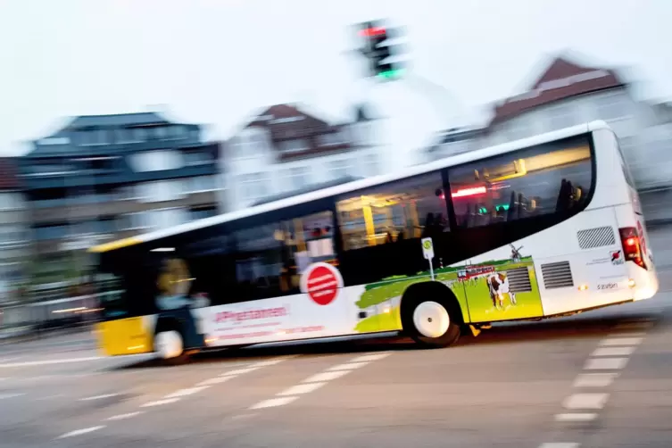 Der Unfall ereignete sich auf der Friedrichsfelder Landstraße.