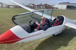 Er liebt sein Hobby: Ernst Eymann im Segelflugzeug.