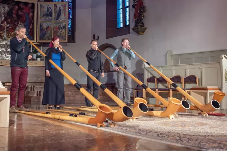 Das Alphorn Quartett aus der Schweiz im Einsatz. 