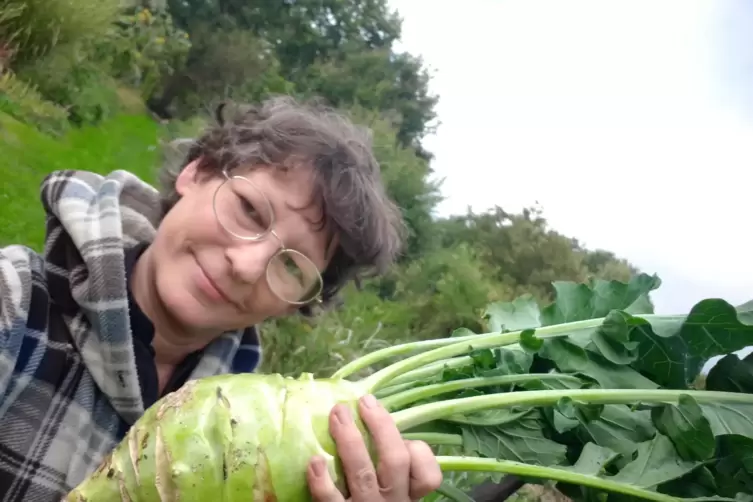 Den Kohlrabi hat Daniela Koch aus Samen gezogen.