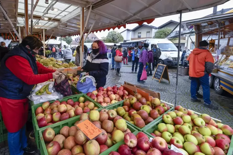 Der Wochenmarkt wird wegen des Feiertags auf Donnerstag vorgezogen. 