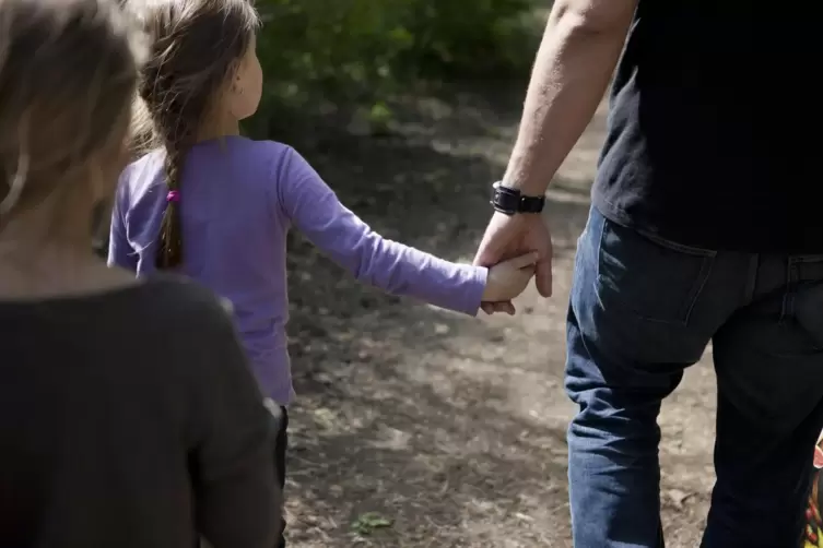 Im Trennungsfall werden die Konflikte der Eltern häufig auf dem Rücken der Kinder ausgetragen. 