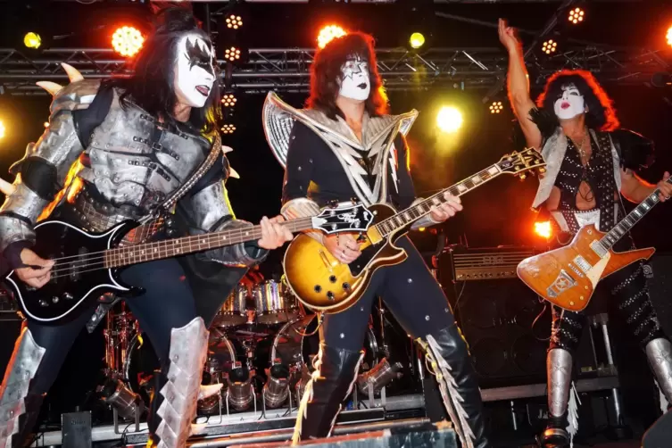 Die Kiss Forever Band (hier 2017 auf Burg Lemberg) kommt am 7. Dezember. 