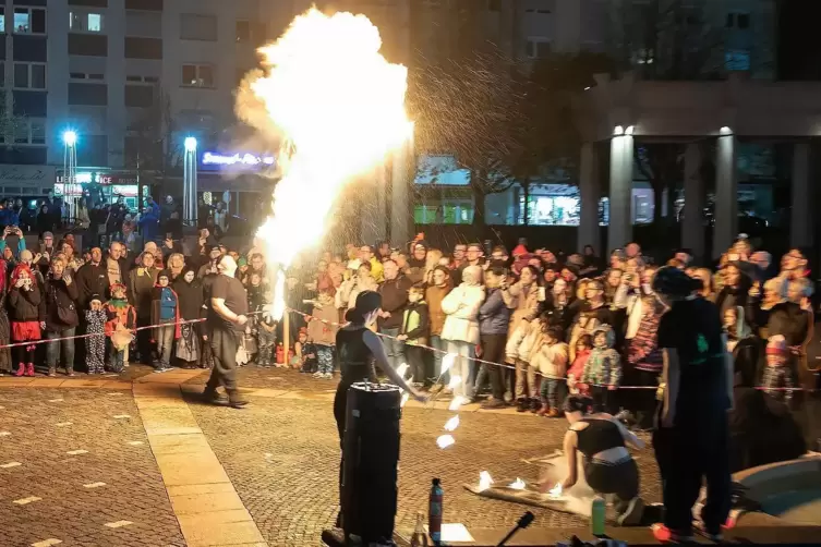 Beim diesjährigen Halloween-Spektakel in Pirmasens wird es wieder eine Feuershow geben. 