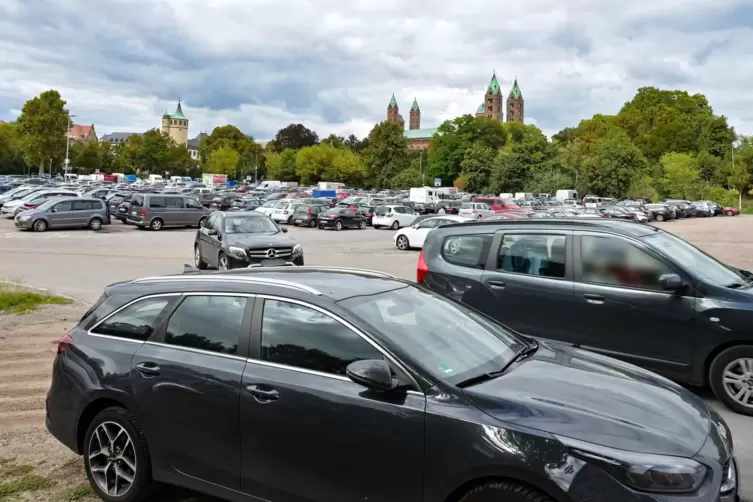 Speyers größter Parkplatz: der Festplatz nahe dem Dom. 