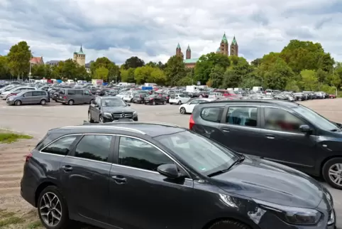 Speyers größter Parkplatz: der Festplatz nahe dem Dom. 