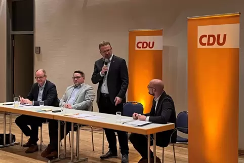 CDU-Kreisparteitag mit der Präsentation der beiden parteiinternen Bewerber um die Bundestagskandidatur: von links Kreisvorsitzen