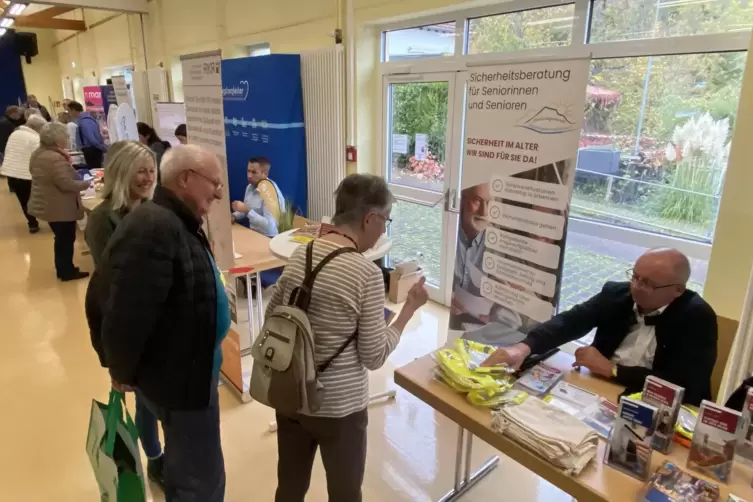 Die Seniorenmesse fand in der Aula der Realschule plus in Wolfstein statt.