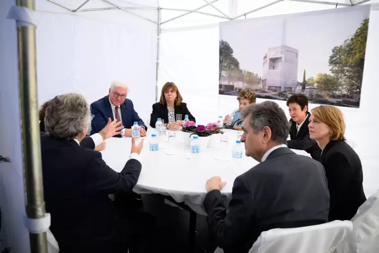 Bundespräsident Steinmeier und seine griechische Amtskollegin Sakellaropoulou. 