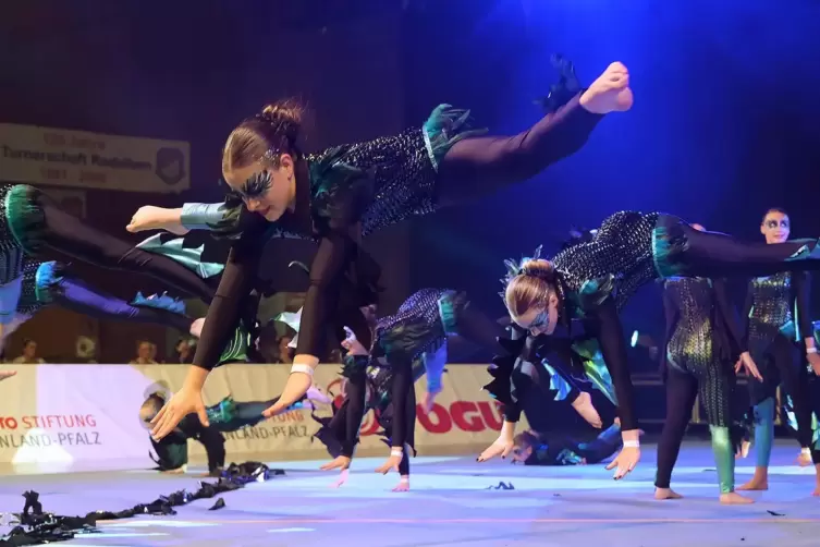 Spektakulärer Auftritt vor einem Jahr: das Gym & Dance Team der TS Rodalben mit „Legend of Raven“.