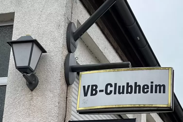 Der Parkplatz vorm VB-Sportheim gehört der Stadt. 