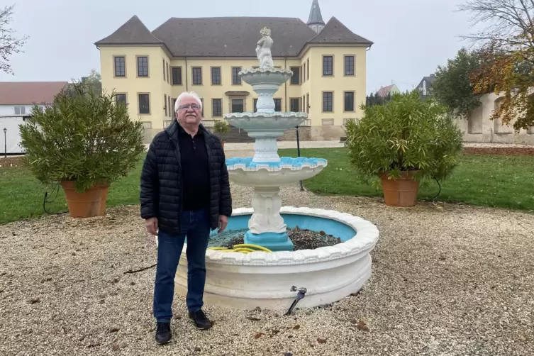 Im Garten des Hallbergschen Schlosses in Fußgönheim kann sich Klaus Weiler gut entspannen. 