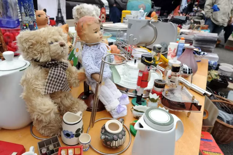 Flohmarkt: In Harthausen wechselt Gebrauchtes am Samstagabend die Besitzer. 