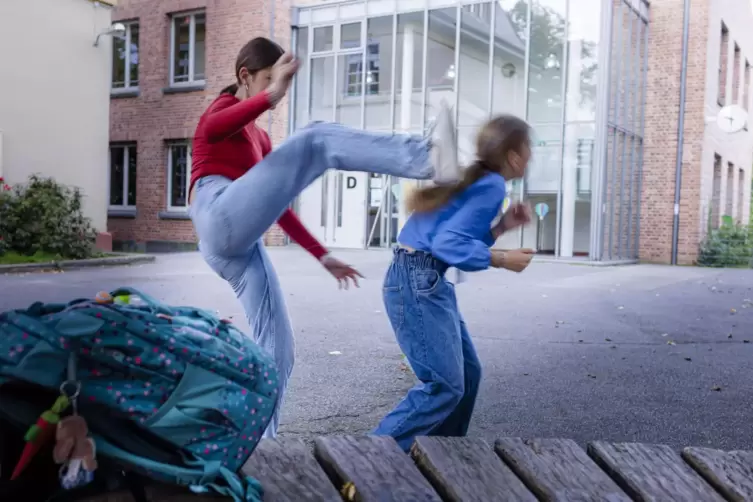 Ein Streit auf dem Schulhof kann auch in Gewalt gipfeln.