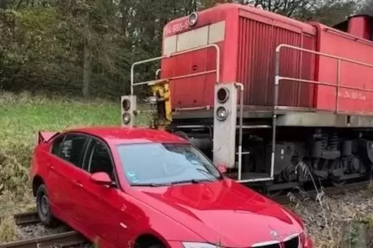 Kollision am Bahnübergang. 