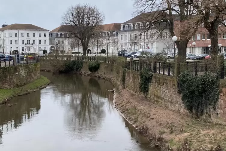 Der Stadt fehlen zwei Monate vor Jahresende gut acht Millionen Euro, um alle Aufgaben wie geplant erfüllen zu können.