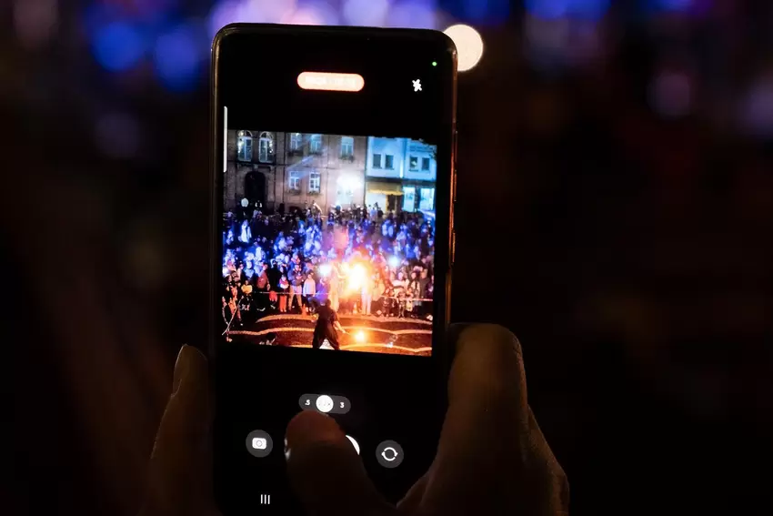 Die Feuershow war auch für die Besucher ein beliebtes Fotomotiv.