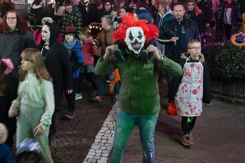 Ein furchterregender Clown darf an Halloween nicht fehlen.