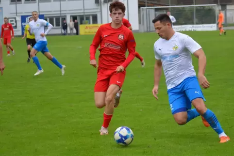 Für Benjamin Summers (links), hier in der Partie beim SC Hauenstein, und seine Kollegen vom SV Steinwenden steht am Sonntag eine