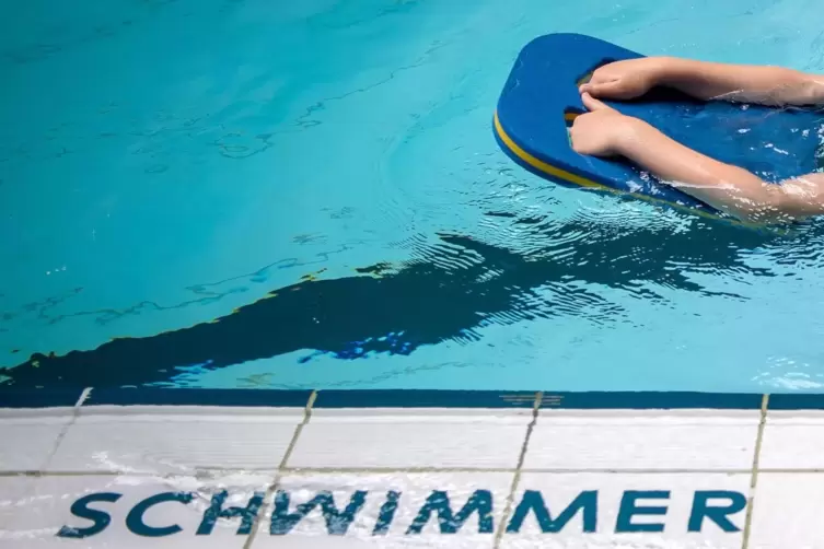 Schwimmzeiten in den Bädern zu ergattern ist für die Schulen nicht einfach. Koordinatoren helfen dabei.