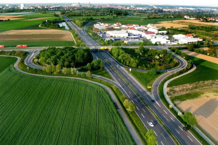 B9-Abfahrt bei Römerberg: Hier passierte der Unfall.