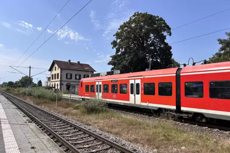 Ab in die Städte: Von Bellheim aus geht es mit der Bahn nach Heidelberg, Ludwigshafen, Mannheim oder Karlsruhe. 