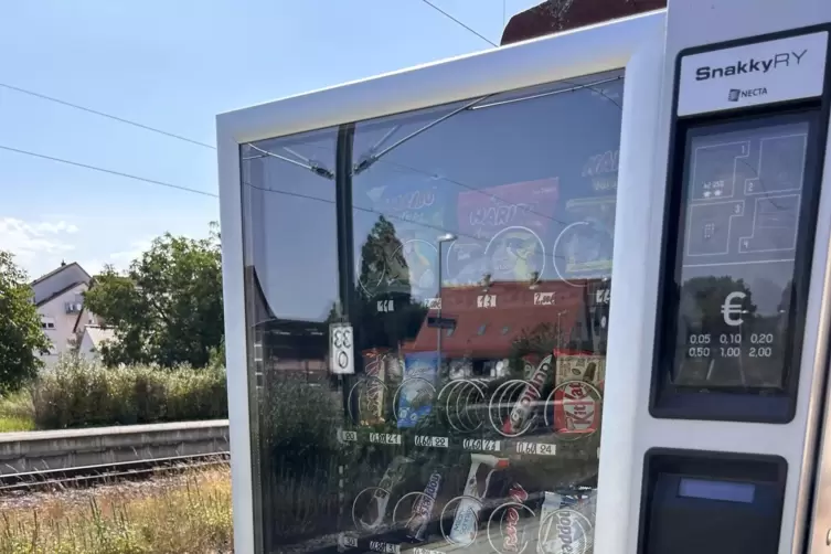 Snackautomat: gegen den kleinen Hunger beim Warten. 