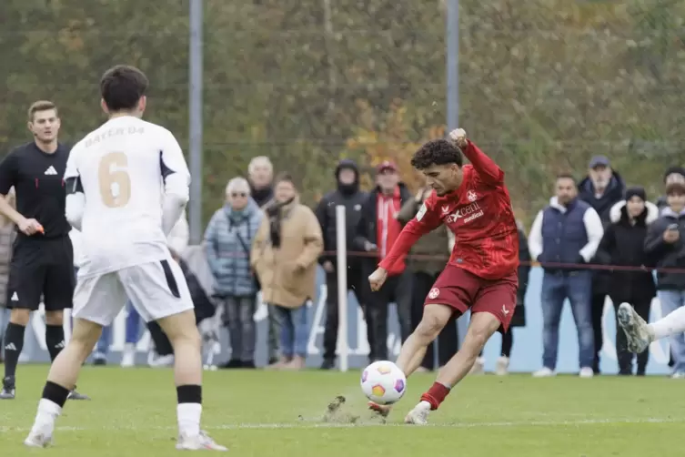 Brachte den FCK mit 1:0 in Führung: Marvin Yüsiün, hier gegen Naba Mensah.