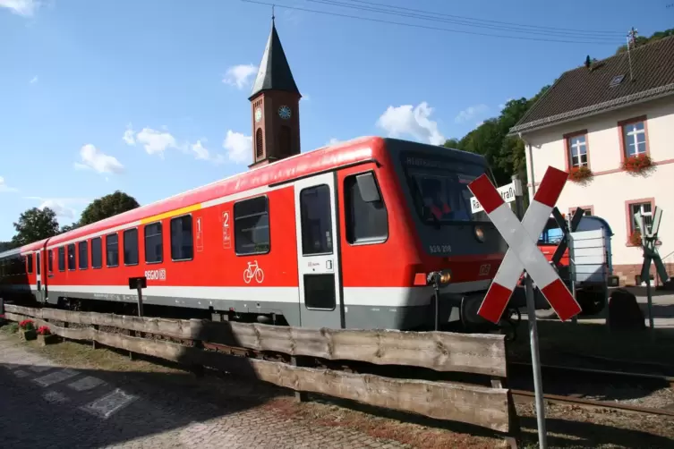 In dem Zug ins Dahner Felsenland gelten reguläre Nahverkehrsfahrkarten wie beispielsweise das Deutschlandticket. 