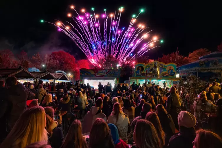 Feuerwerk am Samstagabend: Glanzlich der diesjährigen Herbstmesse. 