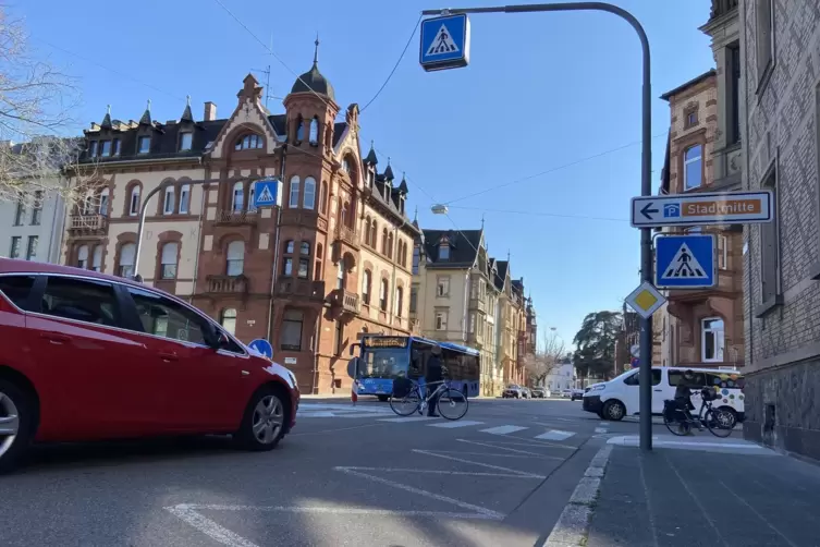 Auf Höhe des Otto-Hahn-Gymnasiums soll es wohl eine Ampel gehen. 