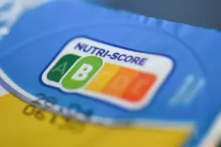 Studien zeigen: Dank des Nutri-Scores kaufen Verbraucher gesündere Lebensmittel.