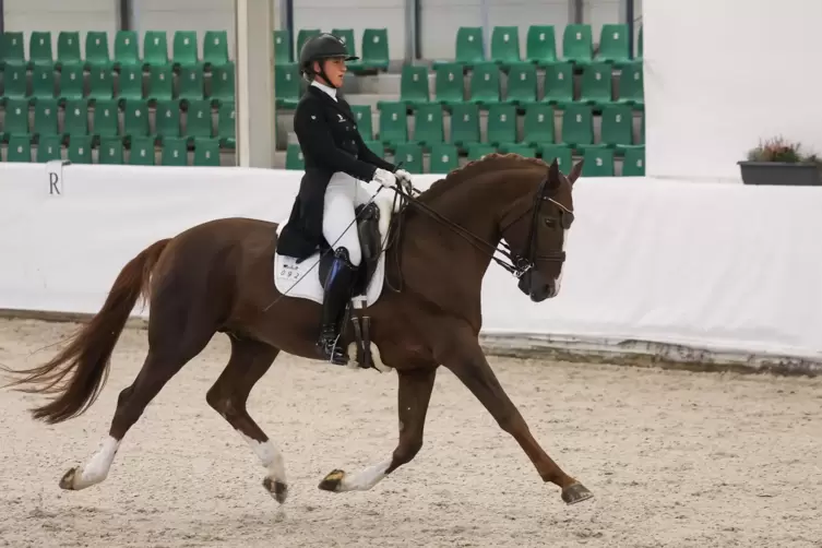 Kim Lingelbach siegte mit Ferdinand in der drei Sterne schweren Intermediaire II am Sonntagmorgen. 