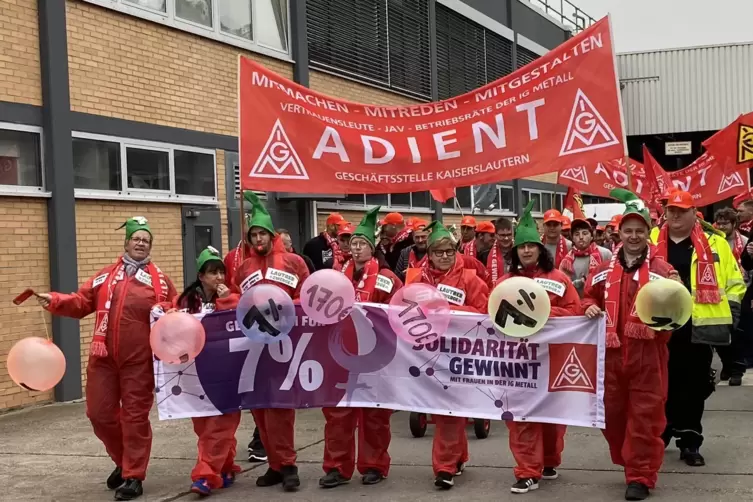 Warnstreik am Dienstagmorgen in Rockenhausen: Rund 200 Mitarbeiter gingen auf die Straße.