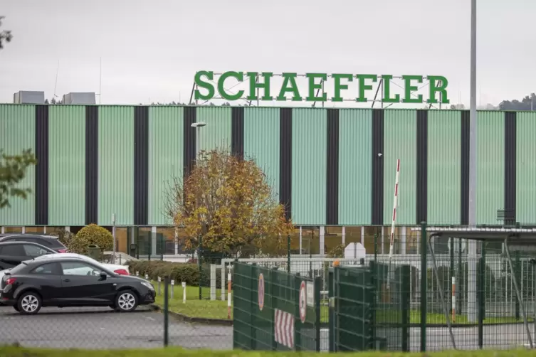 Wie viele Mitarbeiter am Homburger Schaeffler-Werk gehen müssen, ist noch nicht bekannt. 