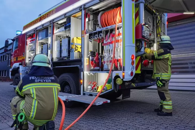 Die Feuerwehr Speyer ist schon in beige-farbener Kleidung unterwegs. 