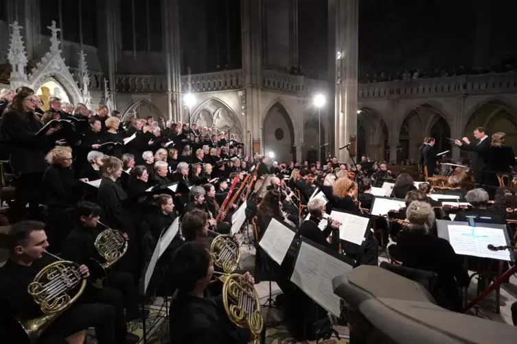 Der Evangelische Oratorienchor der Pfalz 2023 in der Gedächtniskirche in Speyer.