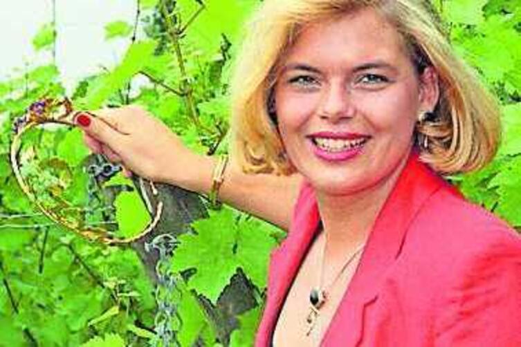 Titel Weinkonigin Julia Klockner Fur Neue Bezeichnung Aktuelle Nachrichten Aus Der Pfalz Die Rheinpfalz