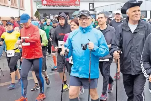 Spaß stand im Vordergrund beim Moschel-Lauf. Jogger und Walker machten sich auf die sechs, zwölf beziehungsweise 18 Kilometer la